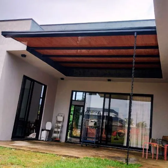 Cobertura de Telha Forro Amadeirado em Valinhos SP — Cobertura com estrutura metálica reforçada