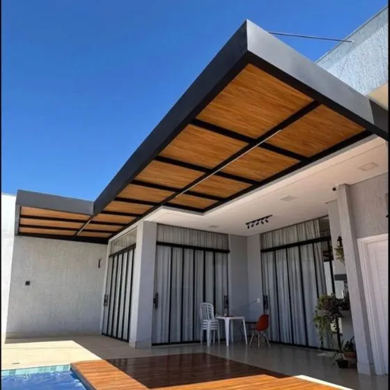 Cobertura de Telha Forro Amadeirado em Valinhos SP — Cobertura com calha lateral para escoamento