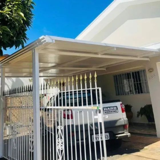 Cobertura de Telha Metálica Forro em Valinhos SP — Instalação em garagem residencial
