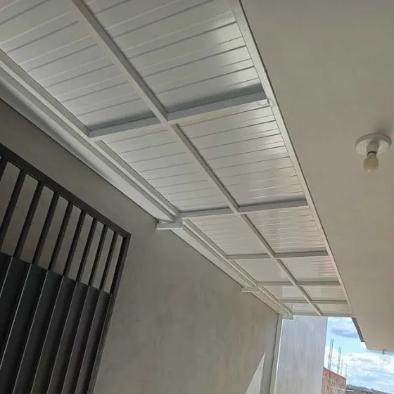 Cobertura de Telha Metálica Forro em Valinhos SP — Cobertura com calha lateral para escoamento
