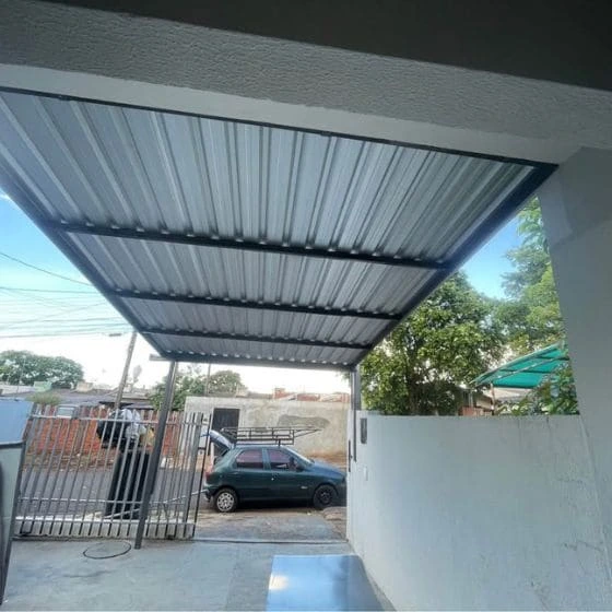 Cobertura de Telha Metálica Simples em Valinhos SP — Cobertura em quintal residencial coberto