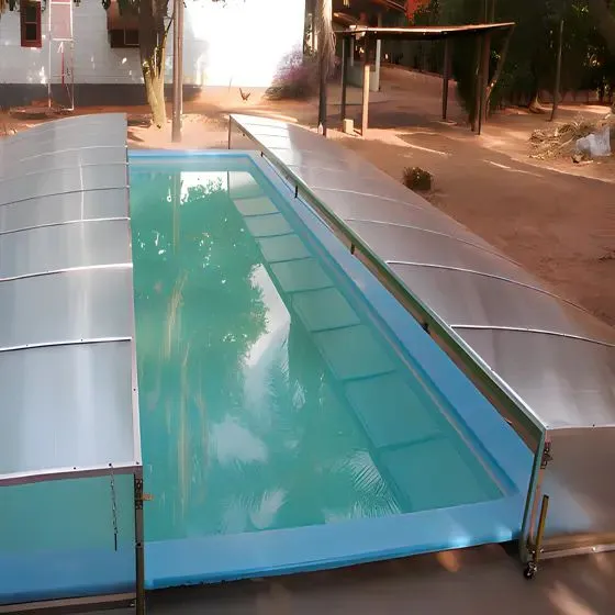 Cobertura Retrátil para Piscina em Valinhos SP — Cobertura em passagem coberta entre ambientes