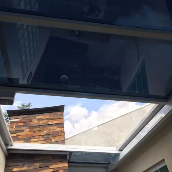 Cobertura Retrátil Policarbonato/Telha/Vidro em Valinhos SP — Instalação em estacionamento
