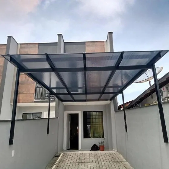 Pergolado Fixo de Ferro em Valinhos SP — Instalação em fachada comercial