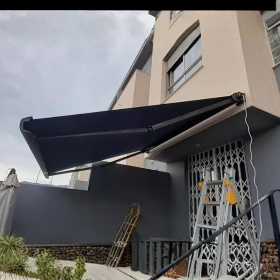 Reforma de Toldos e Coberturas em Valinhos SP — Cobertura com calha lateral para escoamento