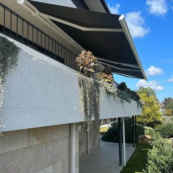Toldo Articulado em Valinhos SP — Cobertura em passagem coberta entre ambientes