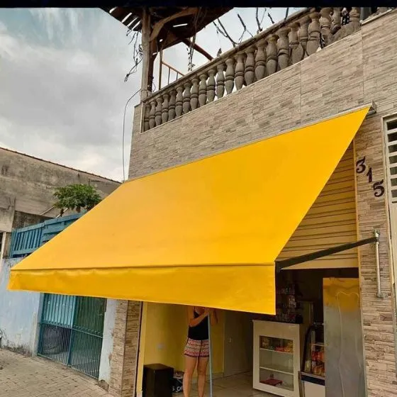 Toldo Cortina com Braços Laterais em Valinhos SP — Instalação em fachada comercial
