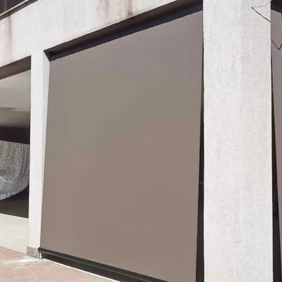Toldo Cortina de Tela Screen em Valinhos SP — Cobertura com estrutura metálica reforçada