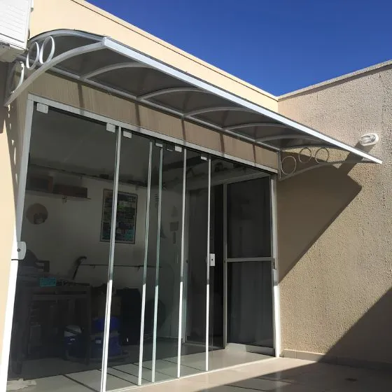 Toldo Policarbonato Alveolar em Valinhos SP — Cobertura em quintal residencial coberto